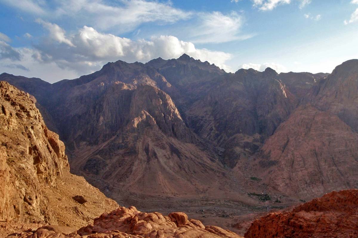hiking and trekking in the Sinai mountains